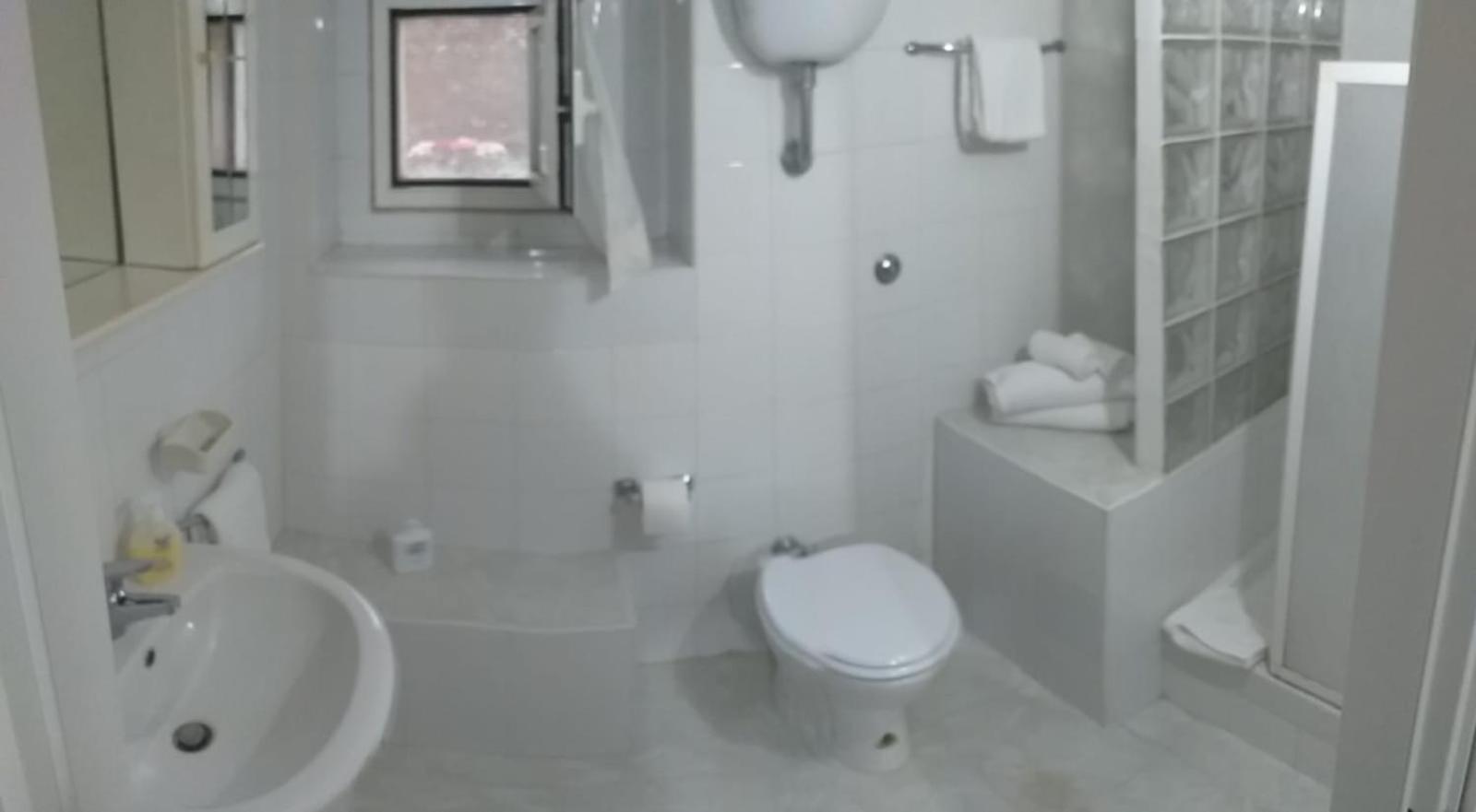 Apartamento Garden Basement - Seminterrato Max 4 Ospiti - Vicino Aeroporto E Fiera *
