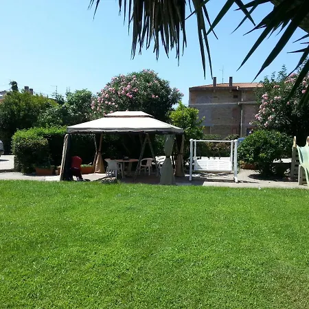 Garden Basement - Seminterrato Max 4 Ospiti - Fiumicino Vicino Aeroporto E Fiera Apartment Exterior photo