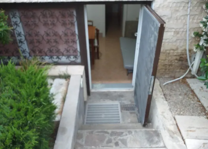 Garden Basement - Seminterrato Max 4 Ospiti - Fiumicino Vicino Aeroporto E Fiera